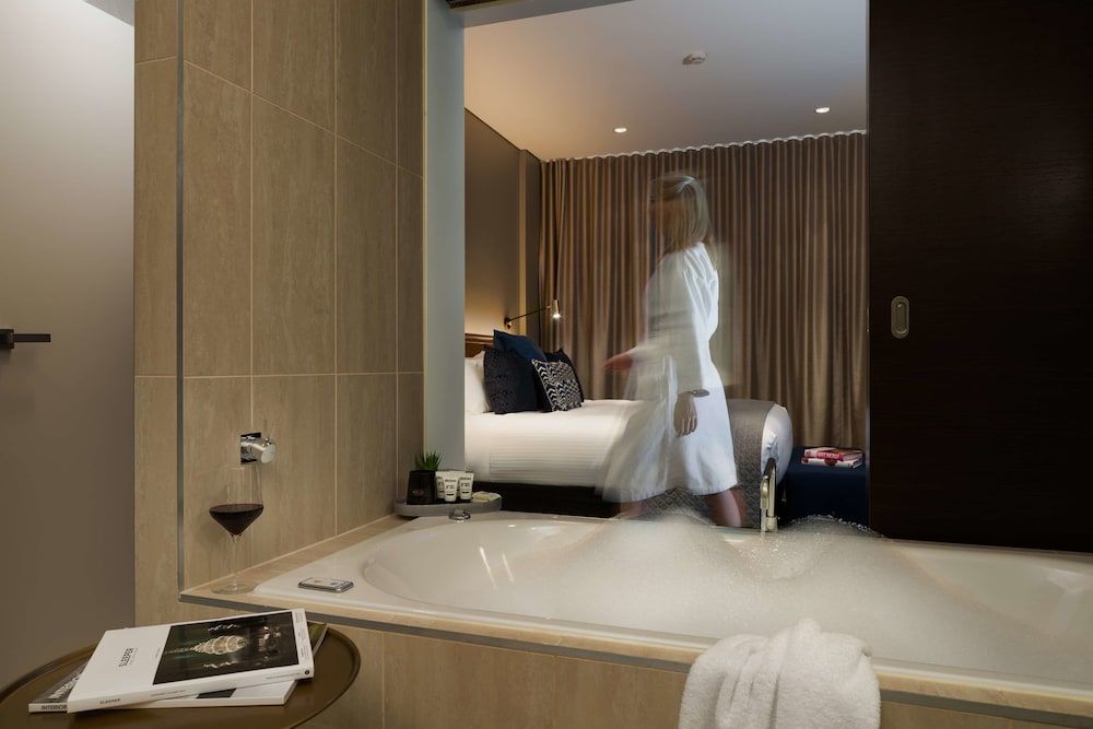 Rydges Campbelltown Executive Spa Room 3