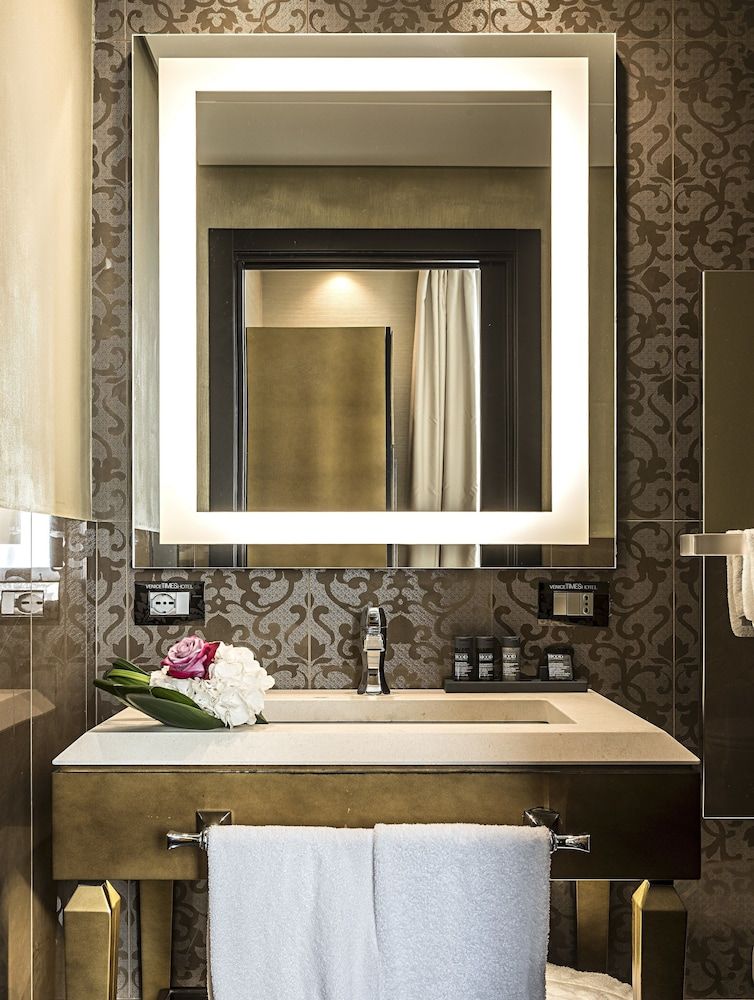 The Venice Times Superior Double Room 9