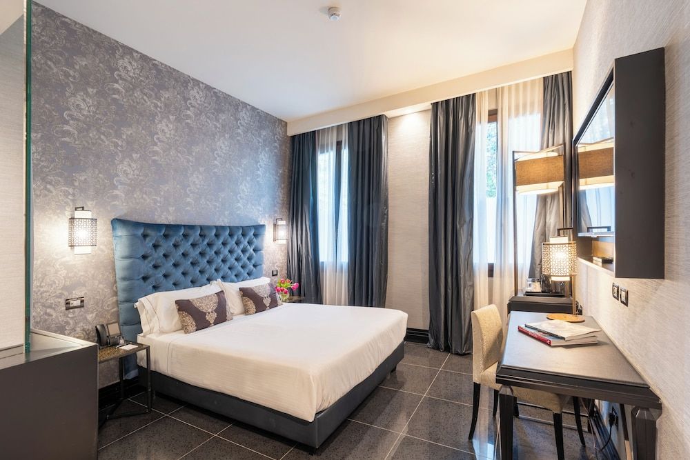 The Venice Times Superior Double Room 5