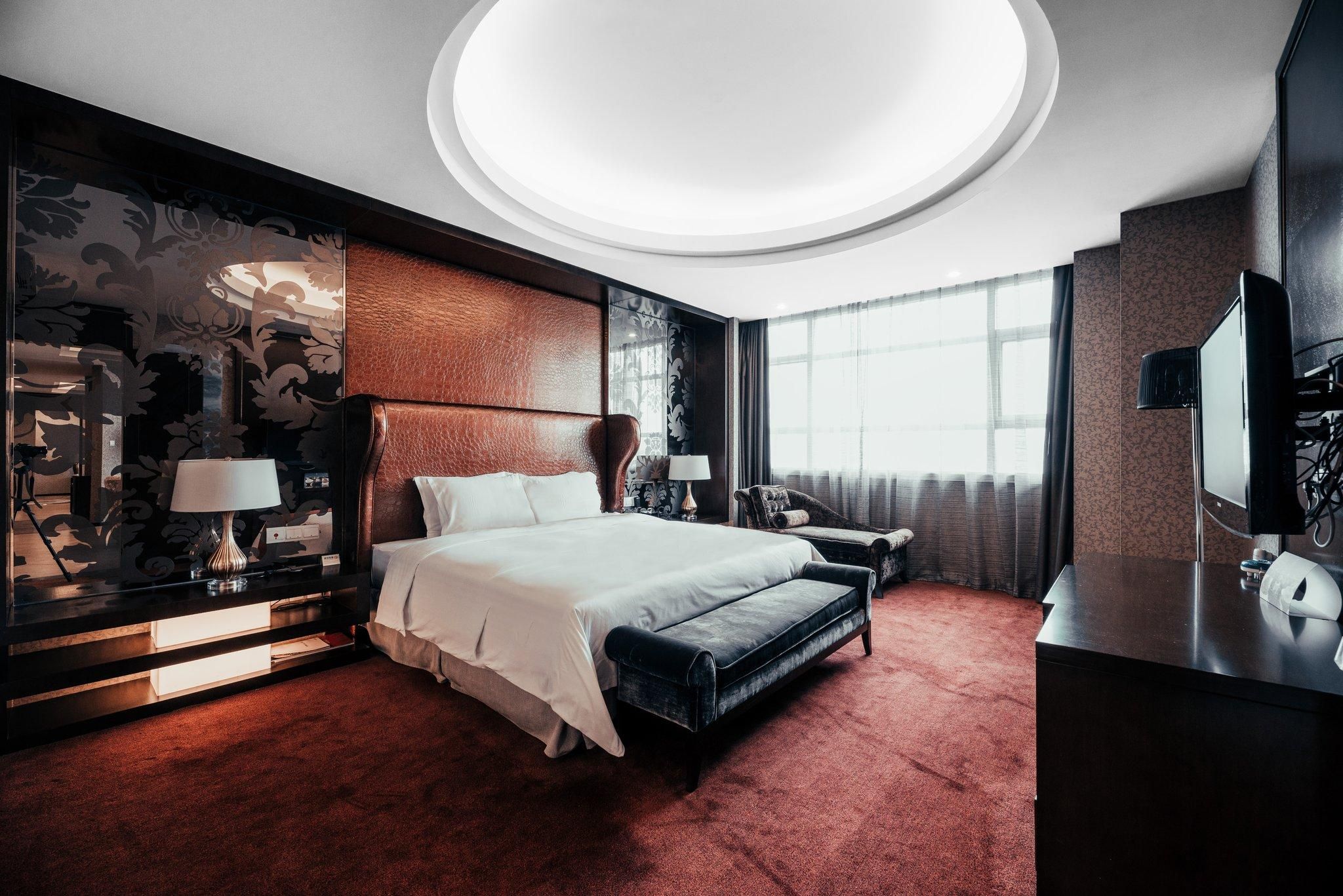 2 King 2 Bedrooms Suite Living Dining Kitchen