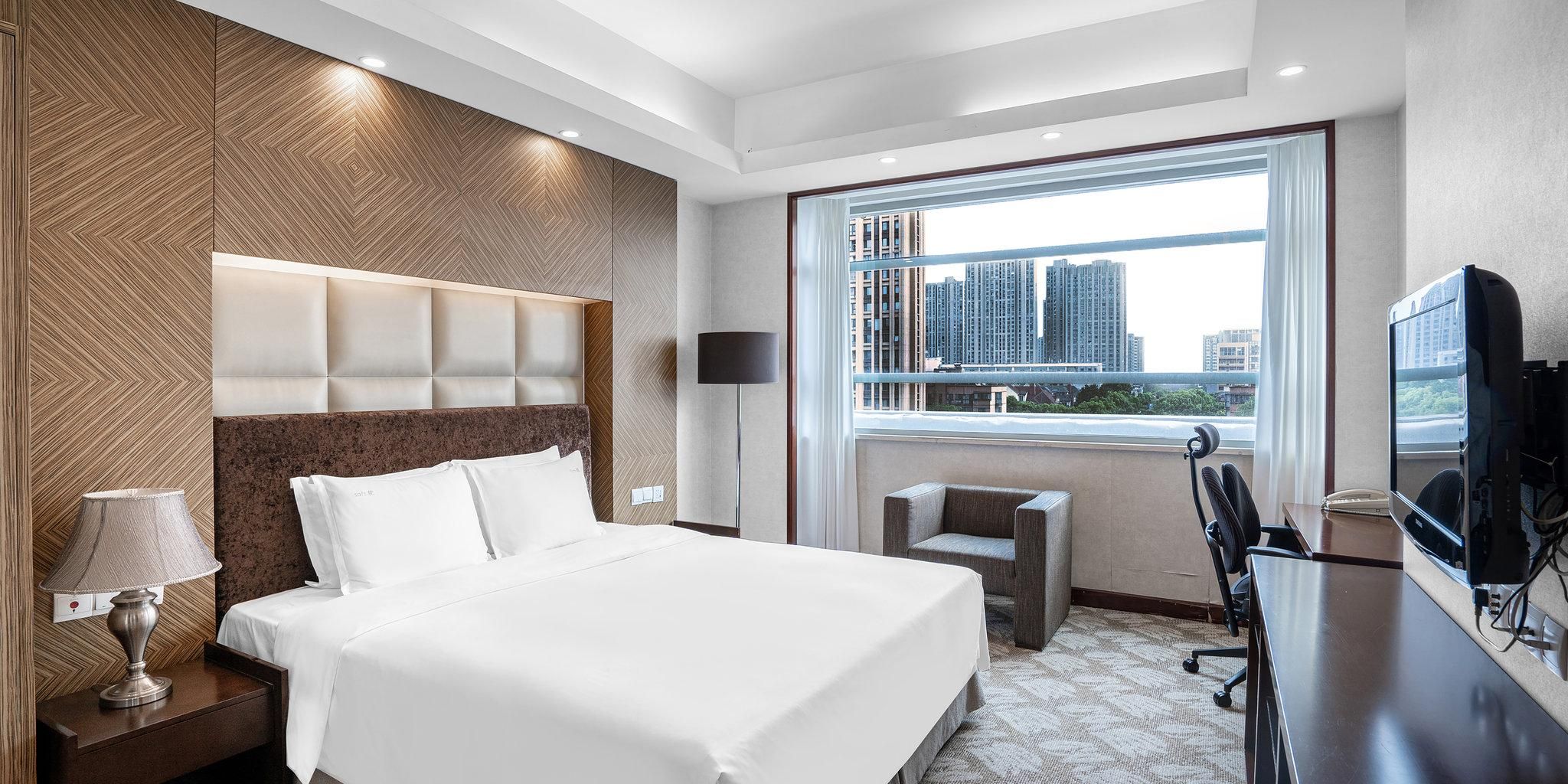 1 King 1 Bedroom Suite