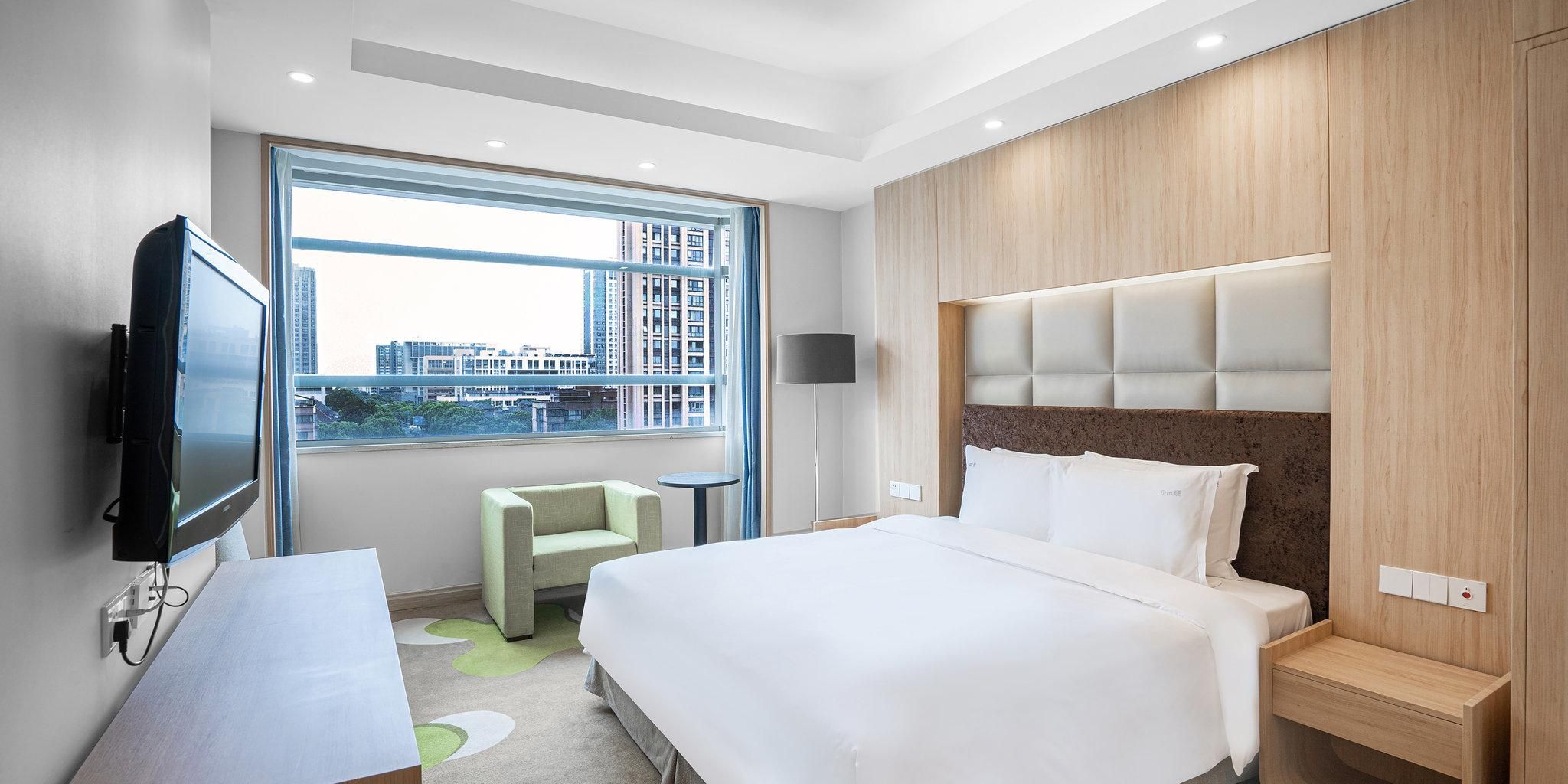 1 King 1 Bedroom Suite