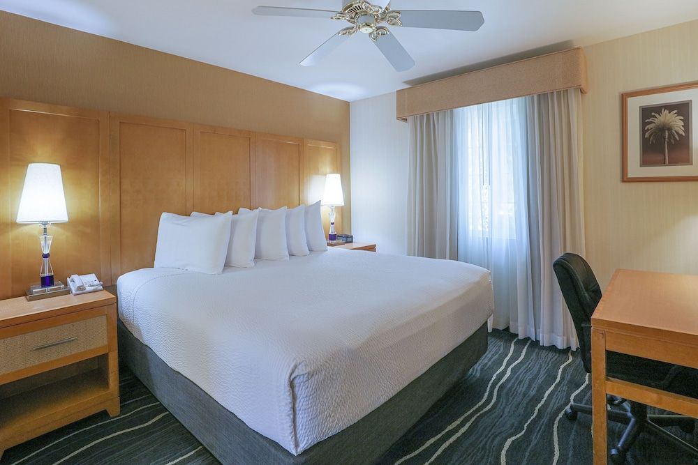 Suite, 1 King Bed, Non Smoking