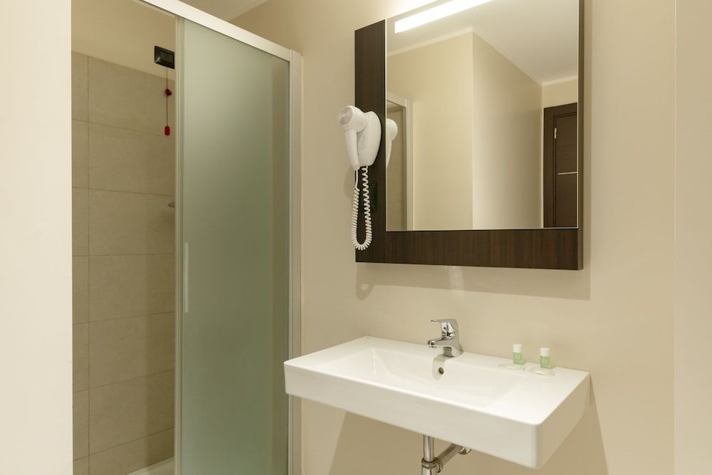 undefined B&B Hotel Como Camerlata 4