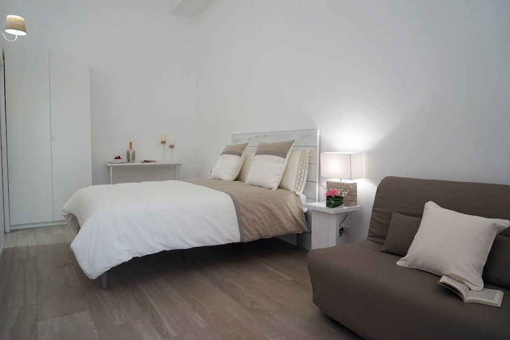 FEMily B&B Classic Suite, 1 Queen Bed with Sofa bed, Non Smoking, Ensuite 2