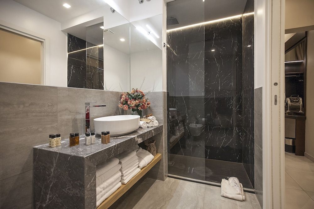 Roman Holidays Boutique Hotel Classic Double Room 9