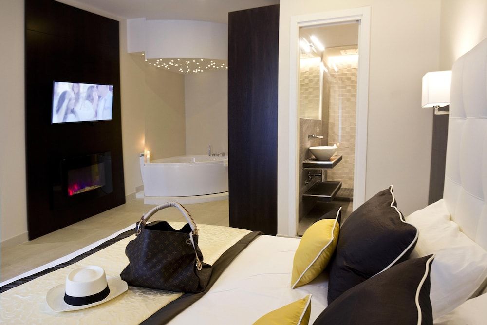 undefined Roman Holidays Boutique Hotel 4