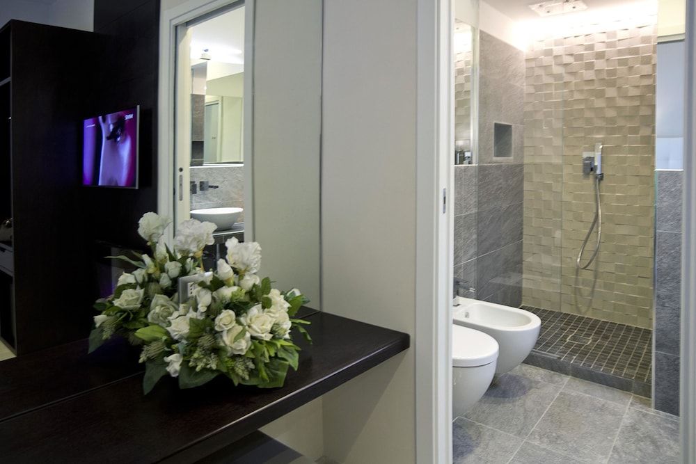 Roman Holidays Boutique Hotel Classic Double Room 6