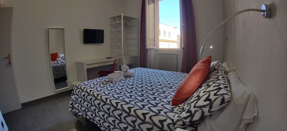 Hotel Ciao Double Room, Shared Bathroom 5