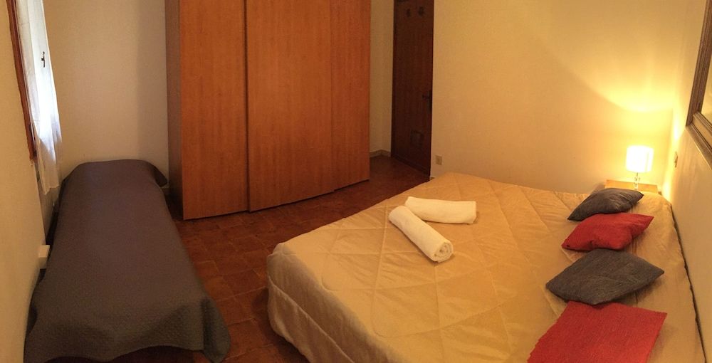 Grey's House City Triple Room, Shared Bathroom, City View 15