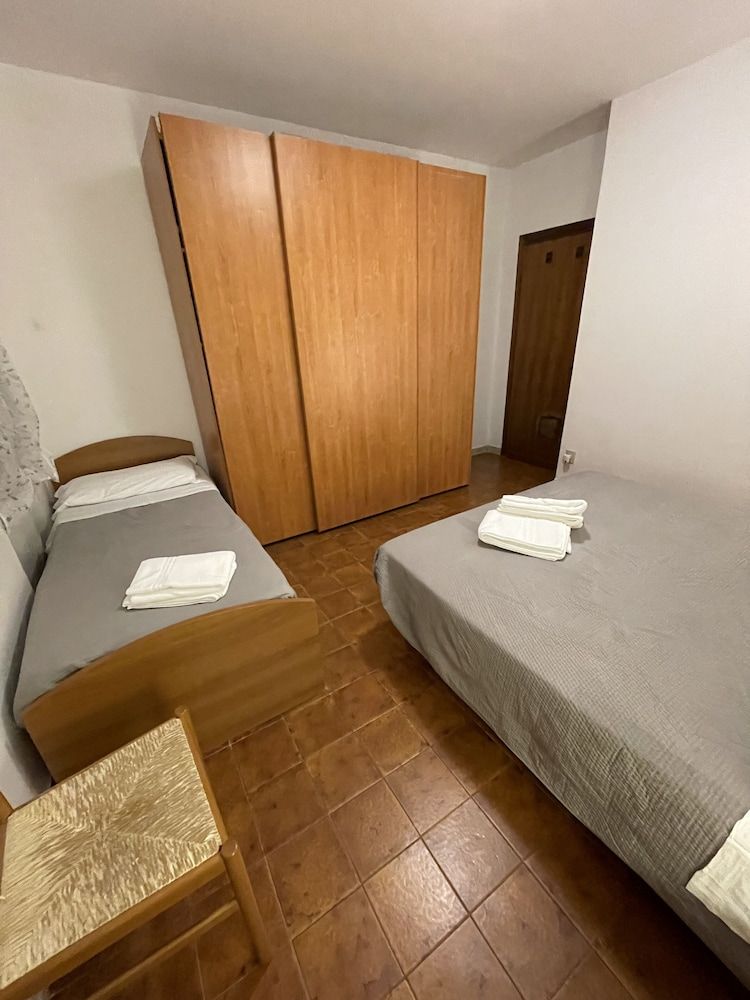 Grey's House City Triple Room, Shared Bathroom, City View 7