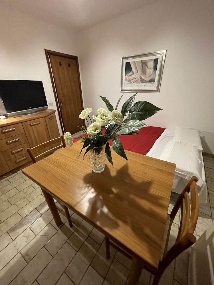 Grey's House Studio, Shared Bathroom 12