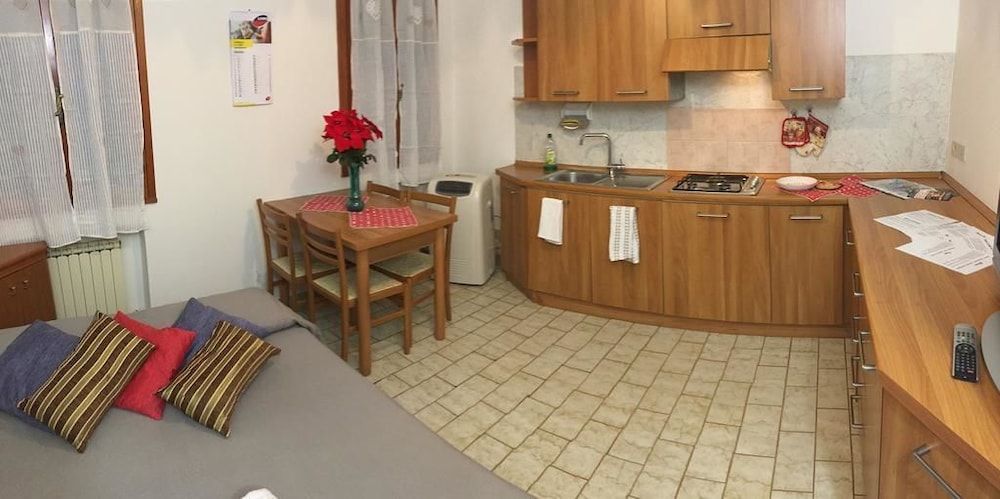 Grey's House Studio, Shared Bathroom 11