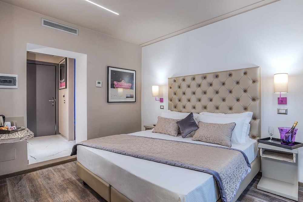 Colonna Suite del Corso Basic Double Room 2