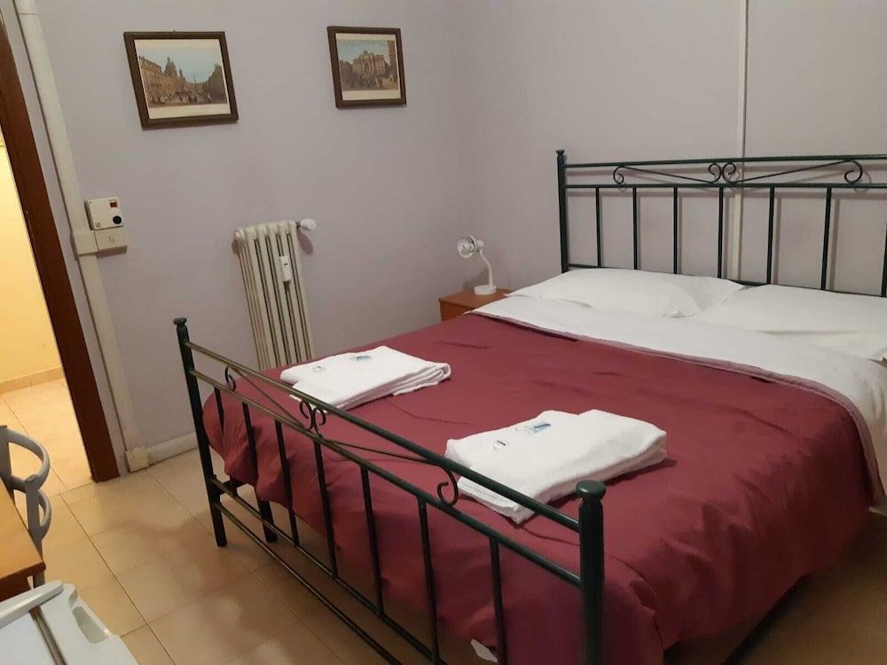 Gialel Guesthouse Double or Twin Room, Shared Bathroom 5