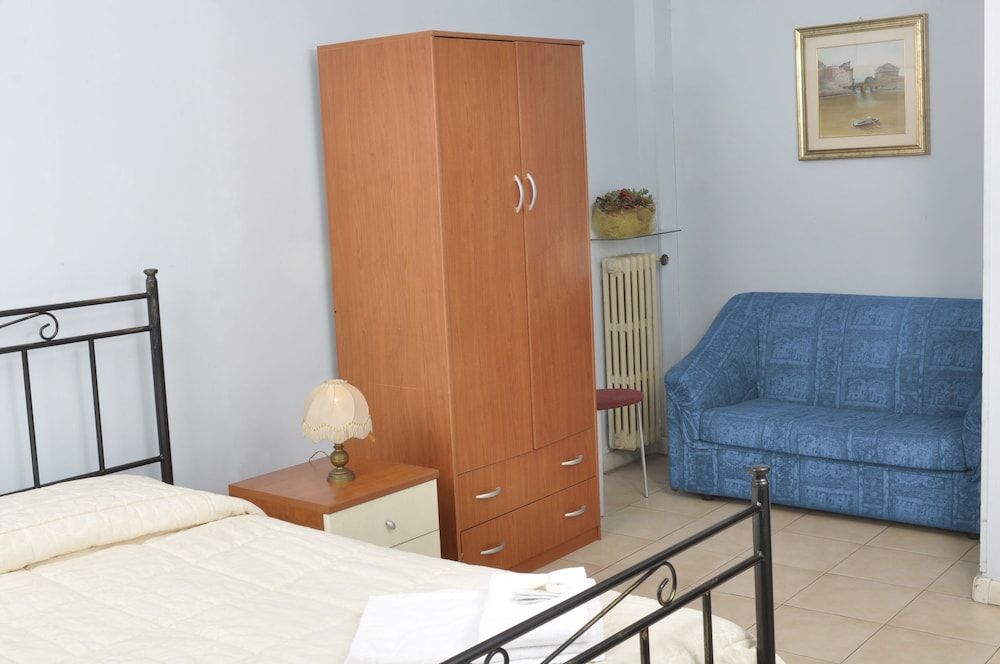 Gialel Guesthouse Double or Twin Room, Shared Bathroom 12