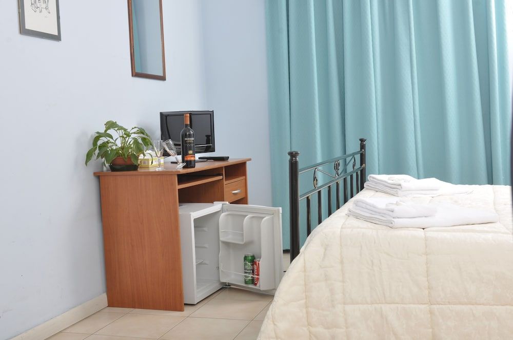 Gialel Guesthouse Double or Twin Room, Shared Bathroom 8