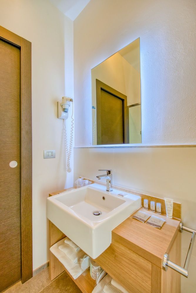 Hotel Bramante Spa Deluxe Room 4