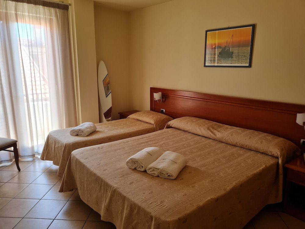 Economy Triple Room