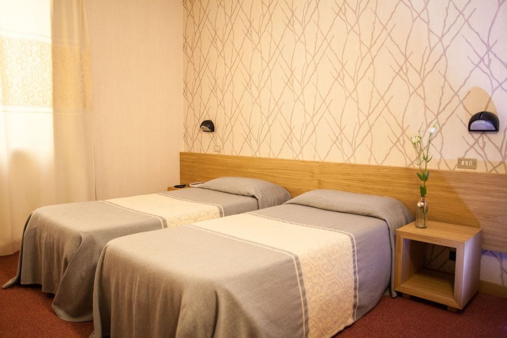 Hotel Italia Classic Double Room 4