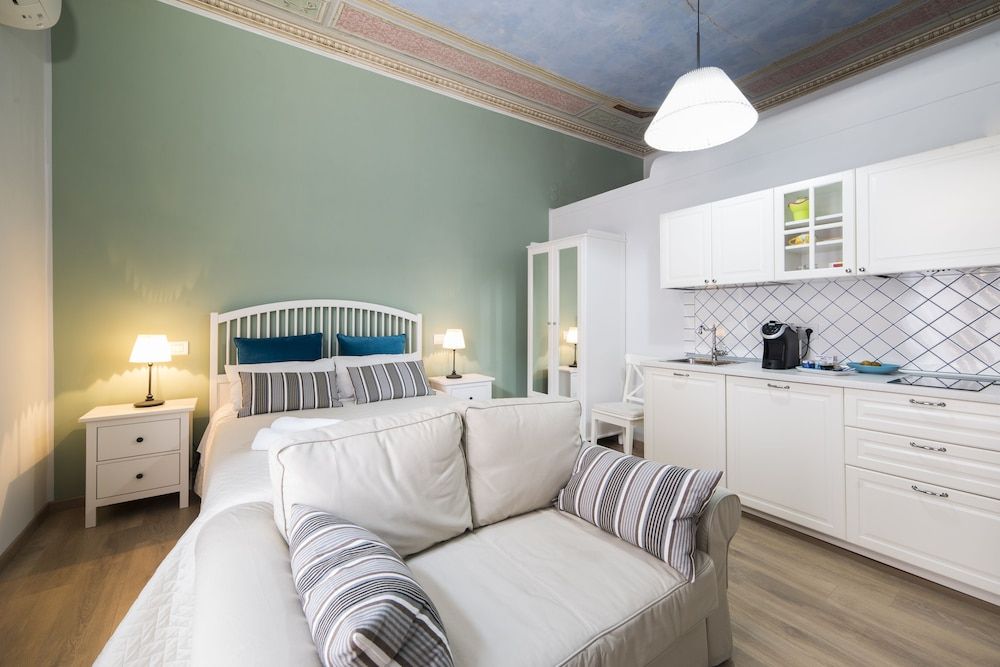 B&B Umberto Deluxe Triple Room, 1 Bedroom, City View