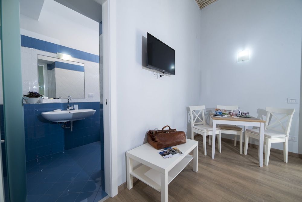 B&B Umberto Deluxe Triple Room, 1 Bedroom, City View 10