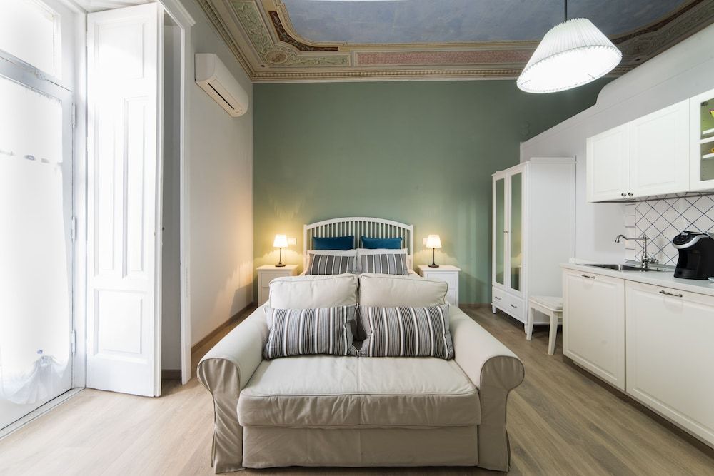 B&B Umberto Deluxe Triple Room, 1 Bedroom, City View 2