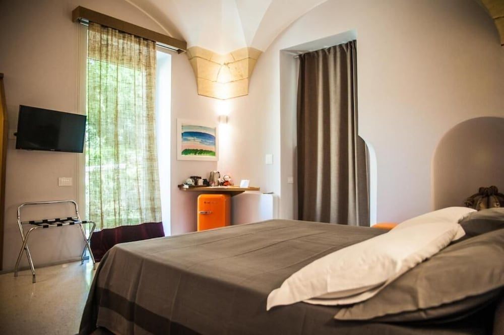 Dimora Storica Muratore Luxury rooms Deluxe Double Room, 1 King Bed, Sauna, Garden View