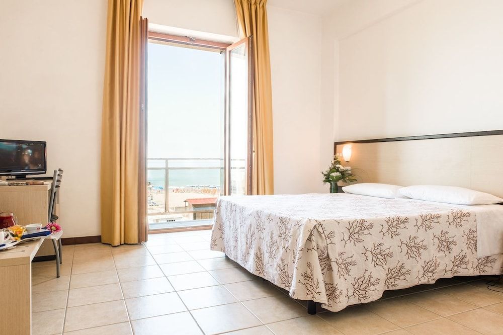 Hotel Rondine Deluxe Double or Twin Room, Sea View