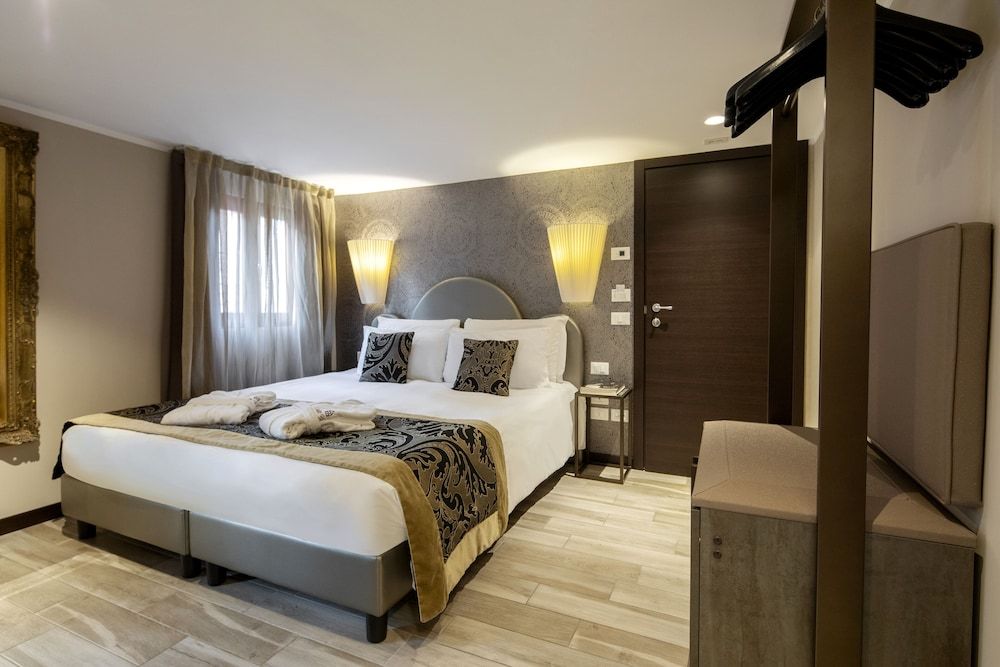 Alle Guglie Boutique Hotel Classic Double Room 2