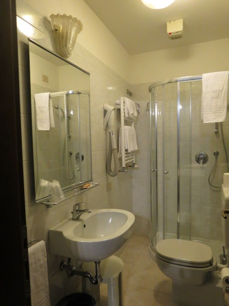 Hotel Bridge Economy Double Room 5