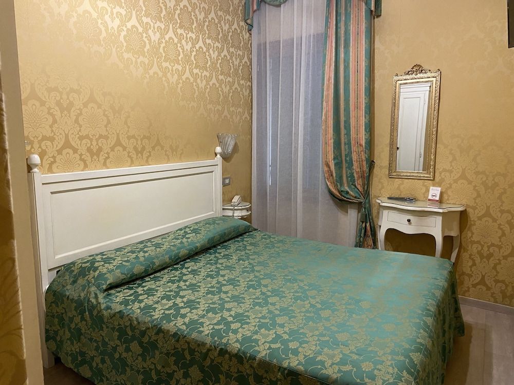 Hotel Bridge Economy Double Room 9