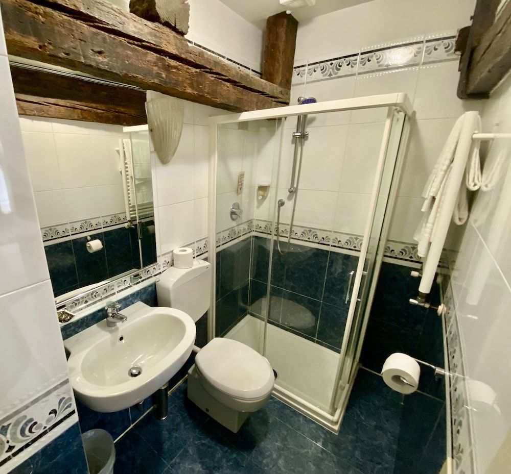 Hotel Bridge Economy Double Room 6