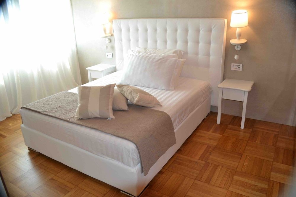 Ginevra Rooms Bergamo Suite (Patek) 2