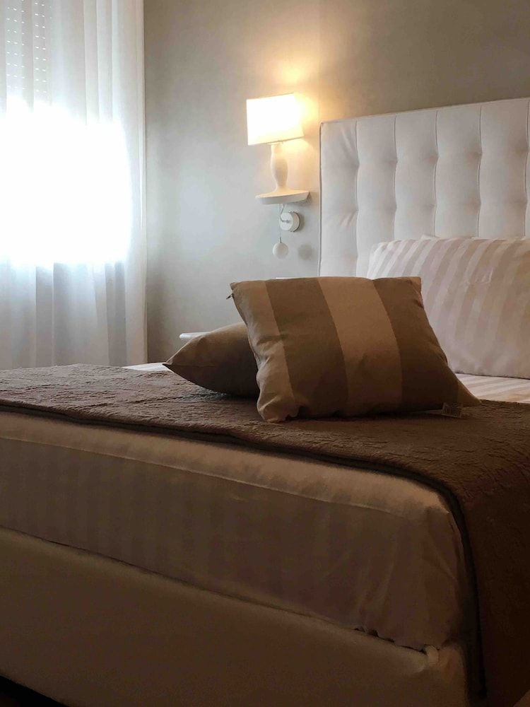 Ginevra Rooms Bergamo Suite (Patek) 4