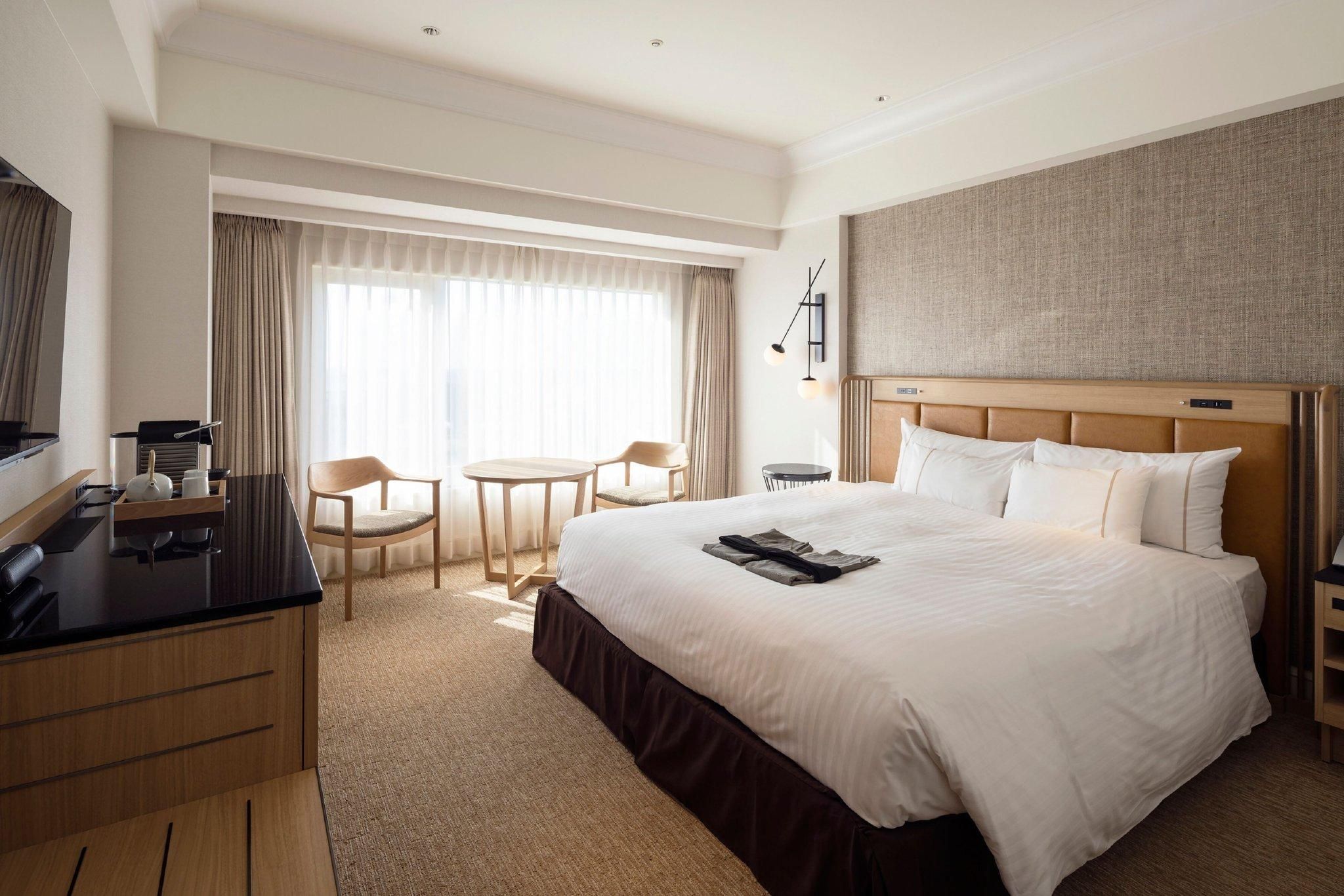 Club Double, Club Lounge and Spa access level, Guest room