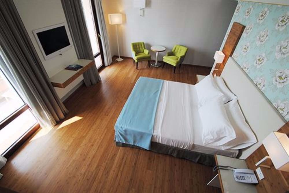 Panoramic Room, Balcony, Lake View (Prestige)