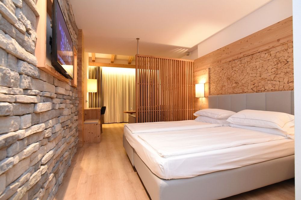 Alpine Charme & Wellness Hotel Europeo Junior Suite 4