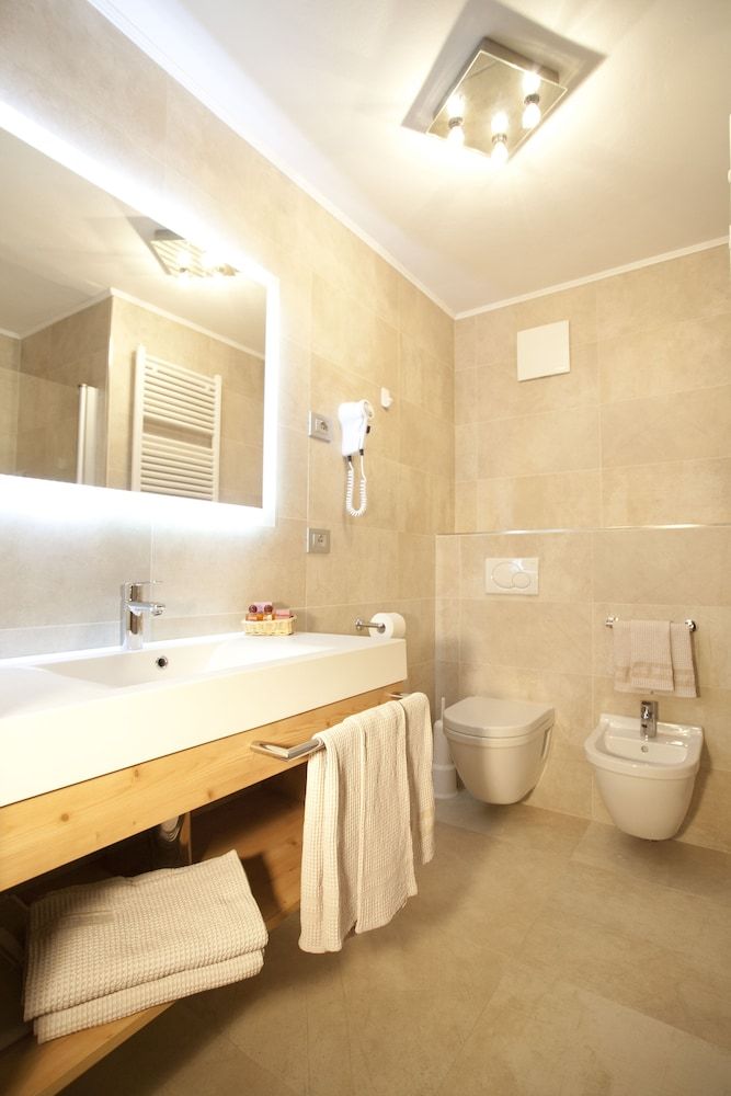 Alpine Charme & Wellness Hotel Europeo Junior Suite 5