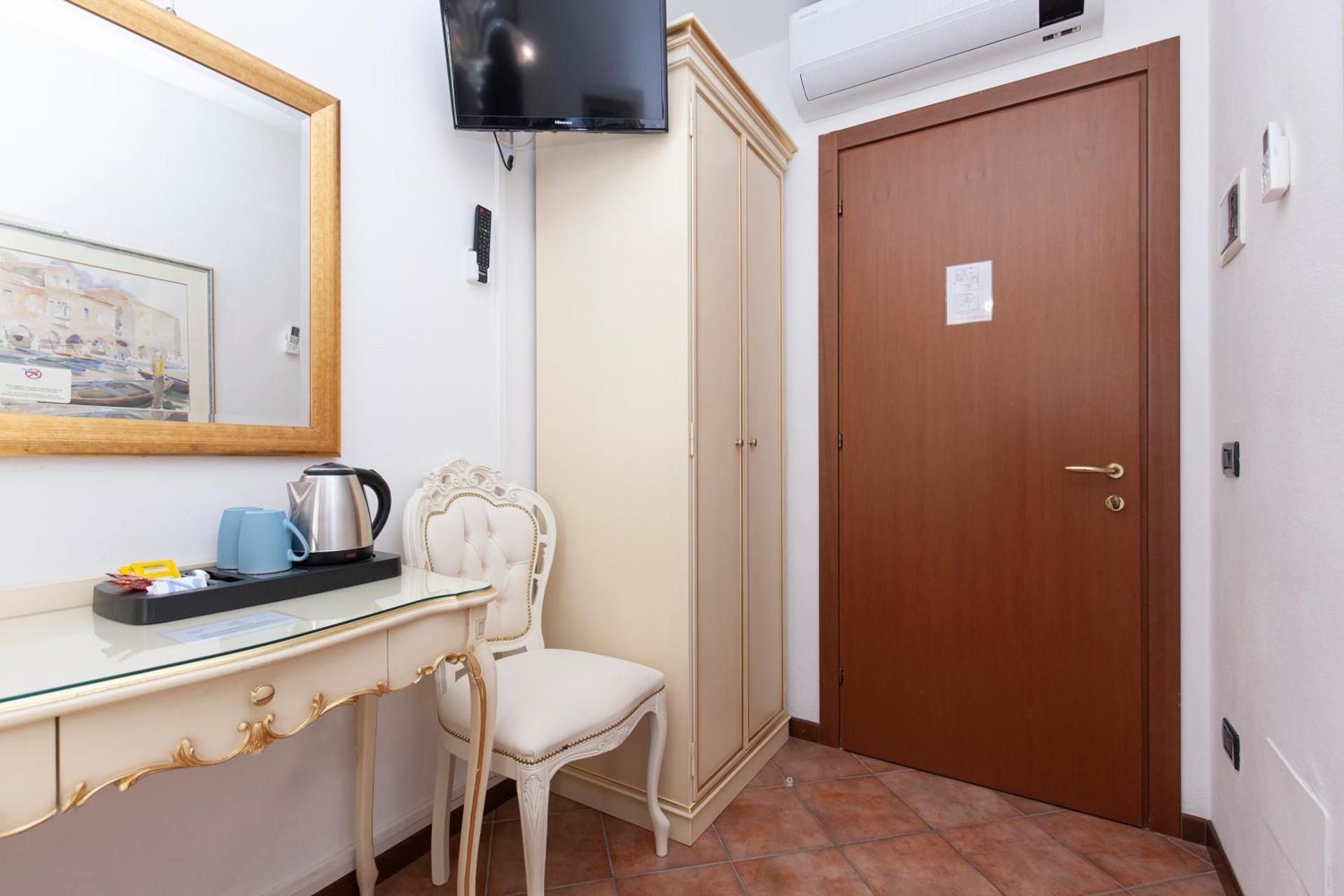Deluxe Single Room with Private Bathroom