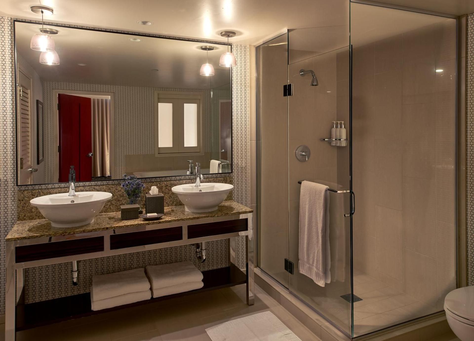 1 Bedroom Suite Beverly Hills View