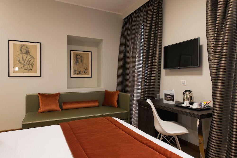 undefined Vittoriano Suite 8