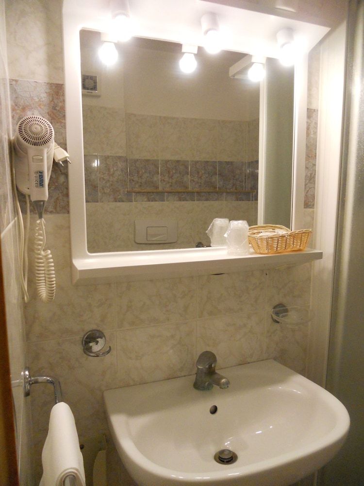 Salus Comfort Triple Room 16