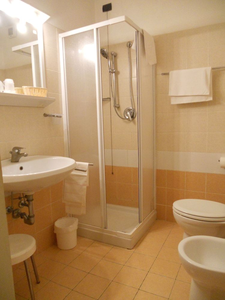 Salus Comfort Triple Room 13