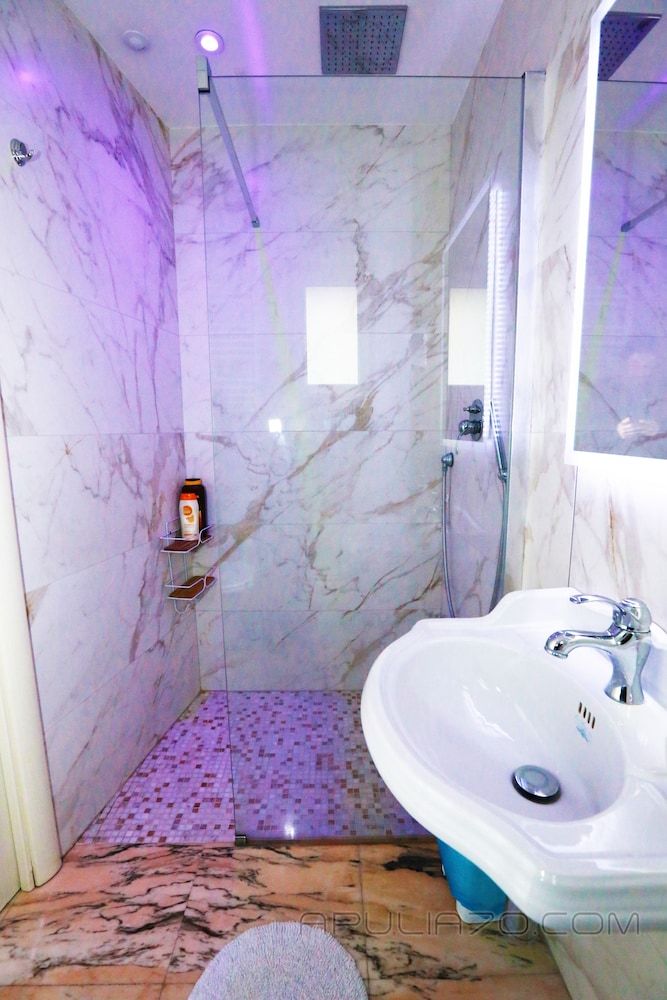 Apulia 70 Holidays Deluxe Suite, Ensuite, Garden View 4