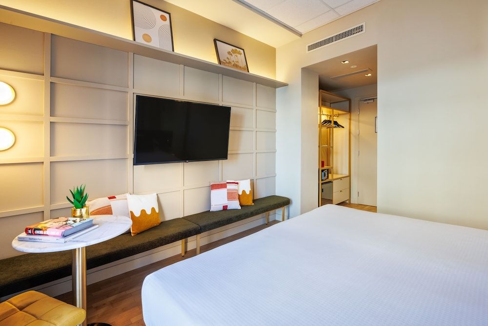 Charlie in Pesaro Paris