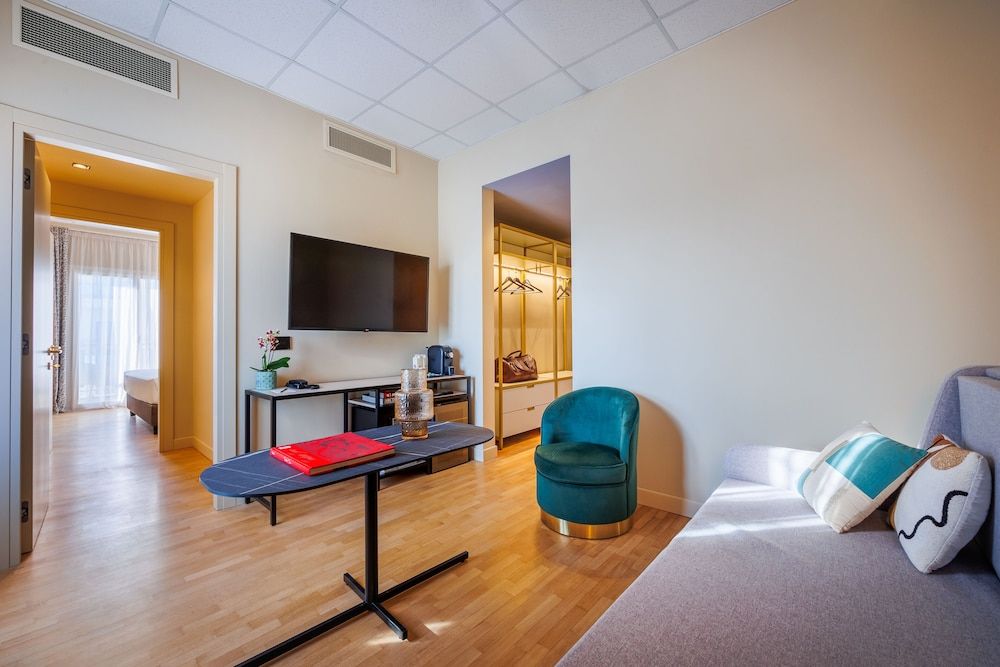 Charlie in Pesaro New York 5