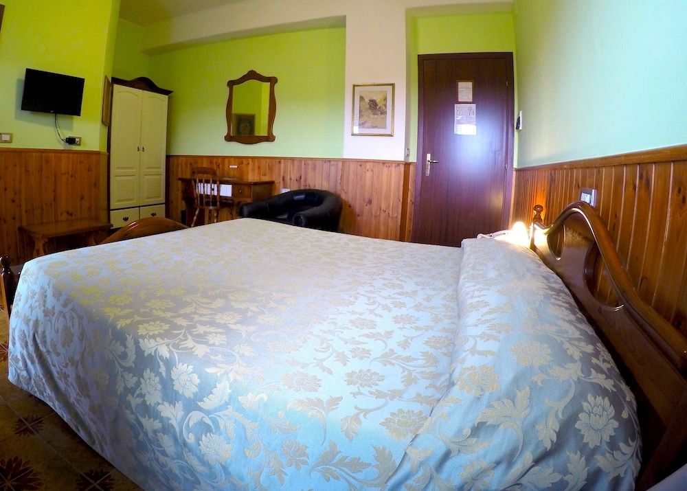 Economy Double Room (1 letto matrimoniale)