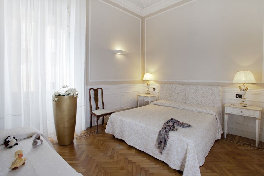 Palazzo Lombardo Deluxe Double Room 3