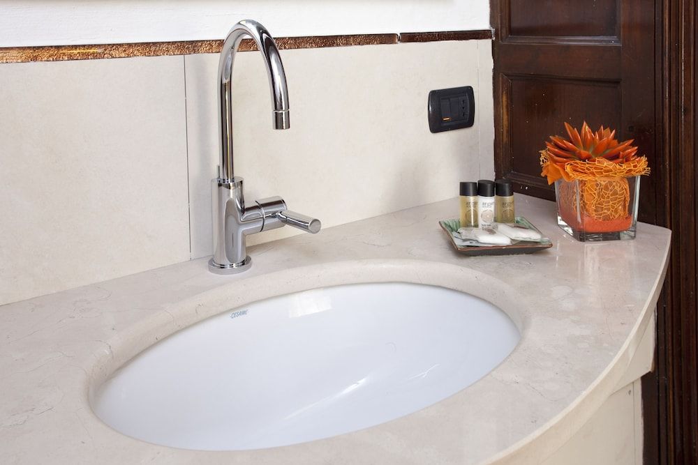 Palazzo Lombardo Deluxe Double Room 5